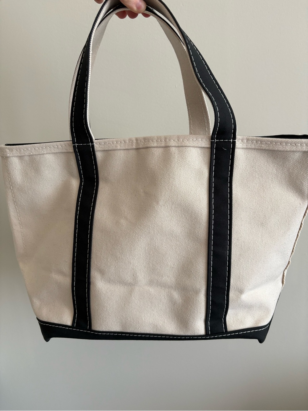 LL Bean Size Medium Zip Top Boat and Tote with Regular Handles - Picture 2 of 10